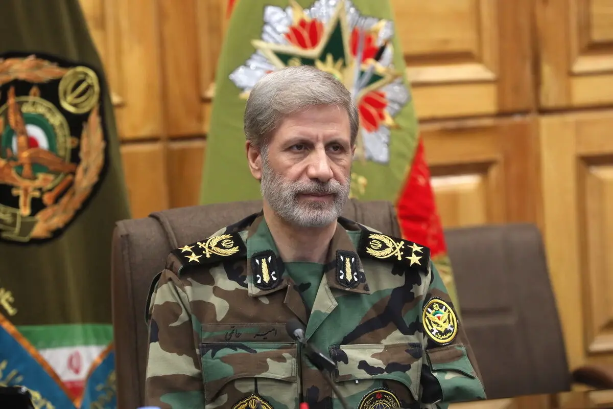 تا آخرین قطره خون از خاک پاک ایران دفاع می‌کنیم