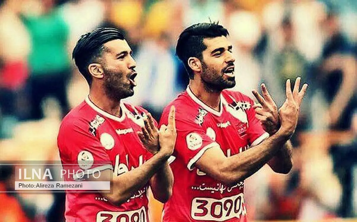 عکس یادگاری پرسپولیسی‌ها با عدد 4 در رختکن+عکس