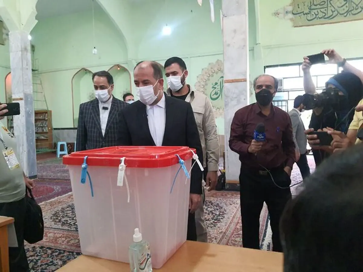 استاندار خراسان شمالی رأی خود را به صندوق انداخت