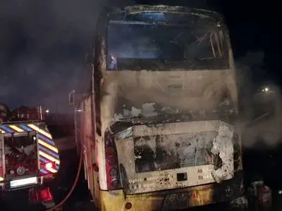 آتش سوزی اتوبوس در عوارضی بستان آباد صدمات جانی نداشت
