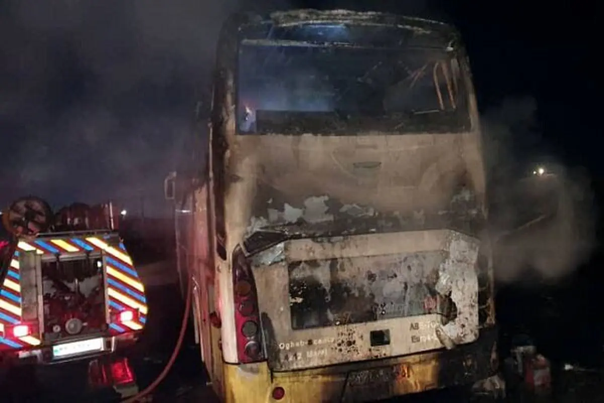 آتش سوزی اتوبوس در عوارضی بستان آباد صدمات جانی نداشت