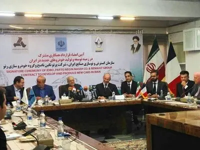 ایران و "رینو" الفرنسیة توقعان اضخم اتفاق استثماری لانتاج السیارات