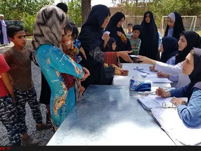 کودکان حاشیه تهران همراه مادرانشان معاینه سلامت شدند/ سوءتغذیه، خرابی دندان و بیماری‌های پوستی رایج ترین بیماری کودکان/ فقر شدید علت اصلی  بیماری‌ها 