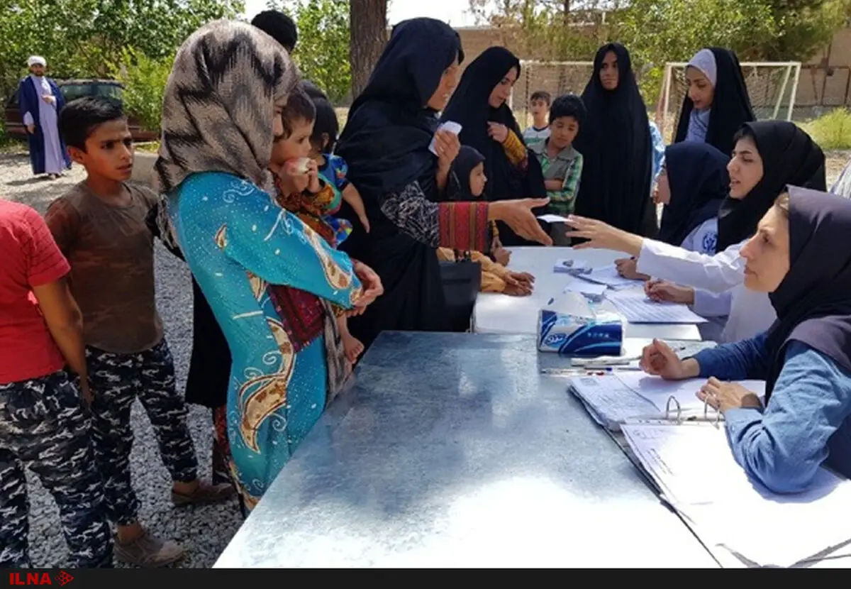 کودکان حاشیه تهران همراه مادرانشان معاینه سلامت شدند/ سوءتغذیه، خرابی دندان و بیماری‌های پوستی رایج ترین بیماری کودکان/ فقر شدید علت اصلی  بیماری‌ها 