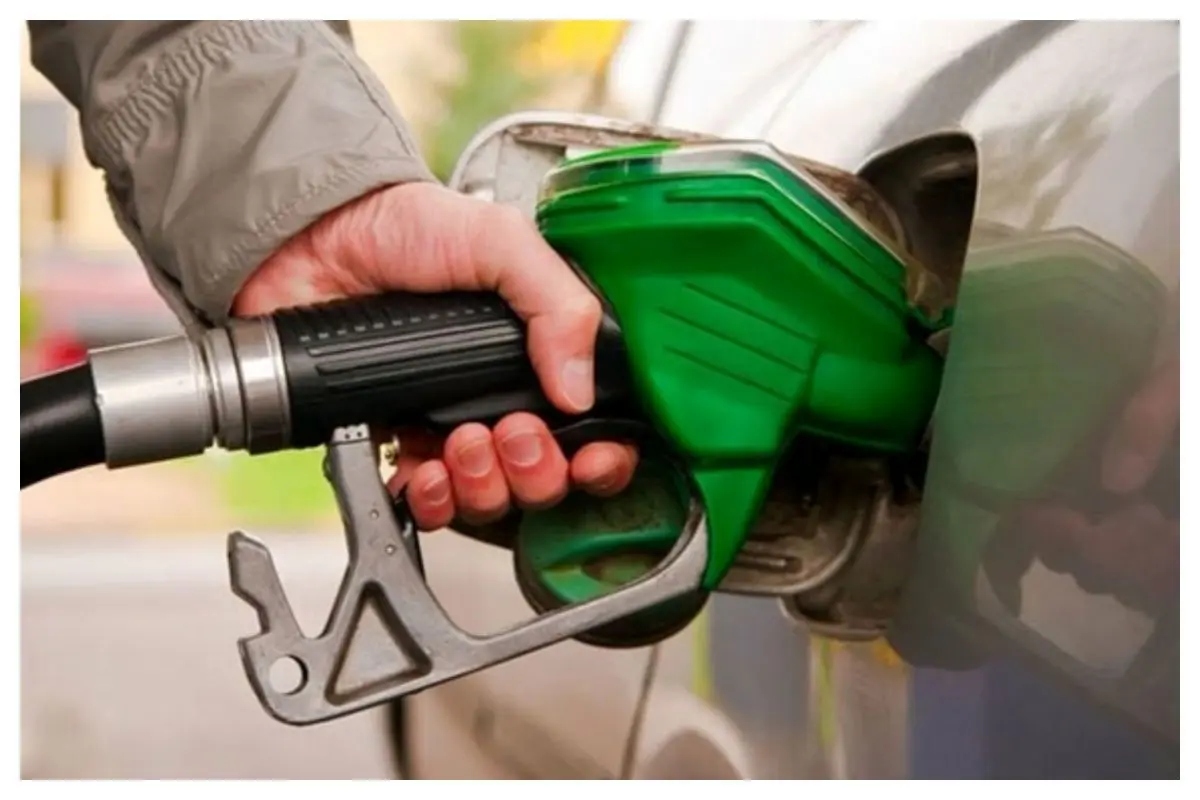 روزانه حدود ۵۳ میلیون لیتر بنزین با کارت اضطراری توزیع می‌شود/ انتخاب خودرو برای تخصیص سهمیه