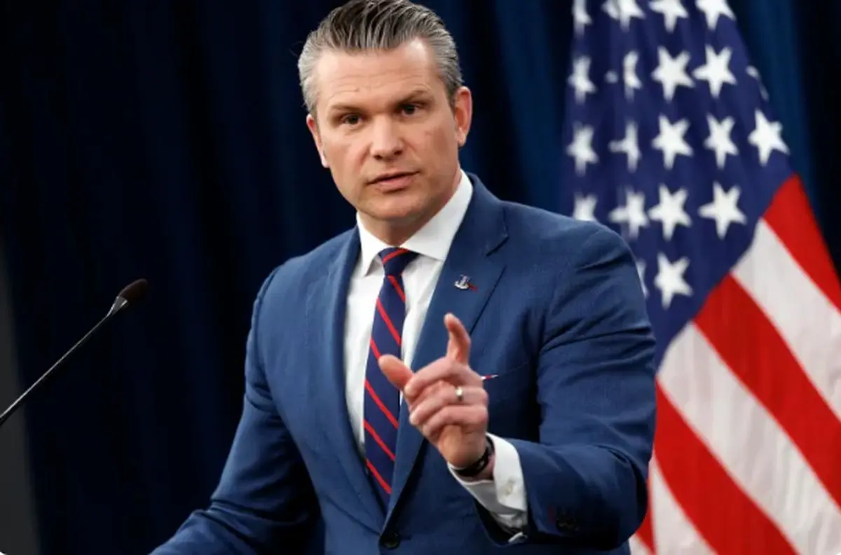 «خطرناک و تهاجمی»؛ گاردین نسبت به رفتارهای وزیر جنگ آمریکا هشدار داد