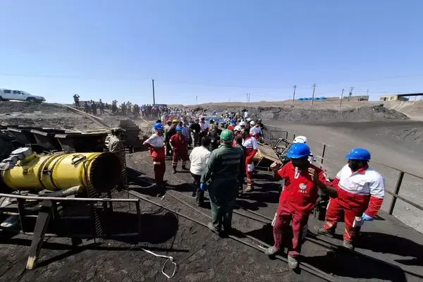 آمار جانباختگان انفجار معدن در طبس به ۳۵ نفر رسید/ ۱۴ نفر همچنان محبوس هستند 