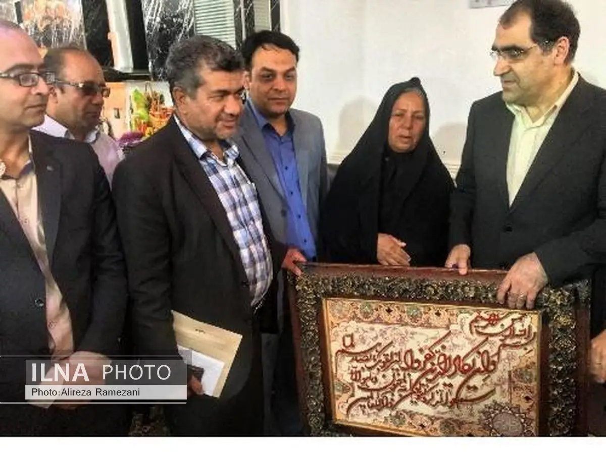 دلجویی وزیر بهداشت از خانواده پرستار فداکار کهنوجی