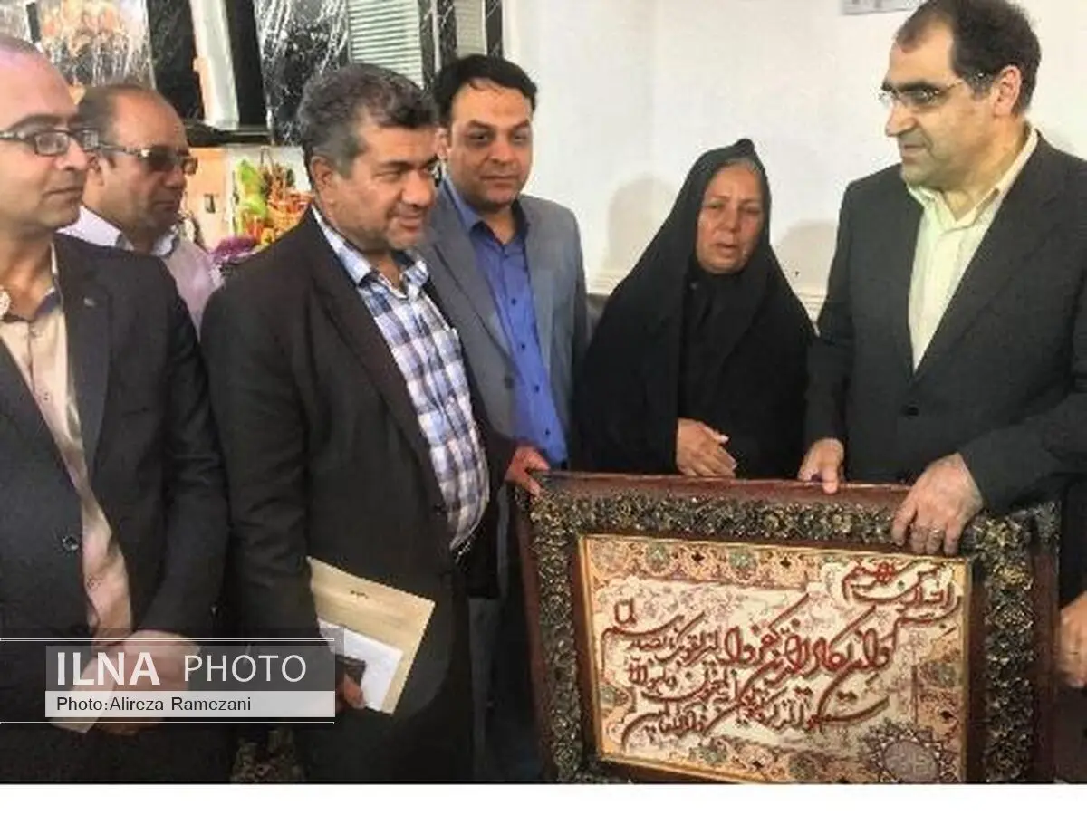 دلجویی وزیر بهداشت از خانواده پرستار فداکار کهنوجی