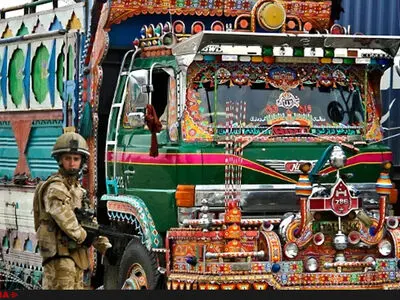 کشف یک کامیون حامل مواد منفجره در افغانستان