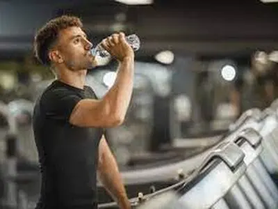 فواید نوشیدن آب در حین ورزش