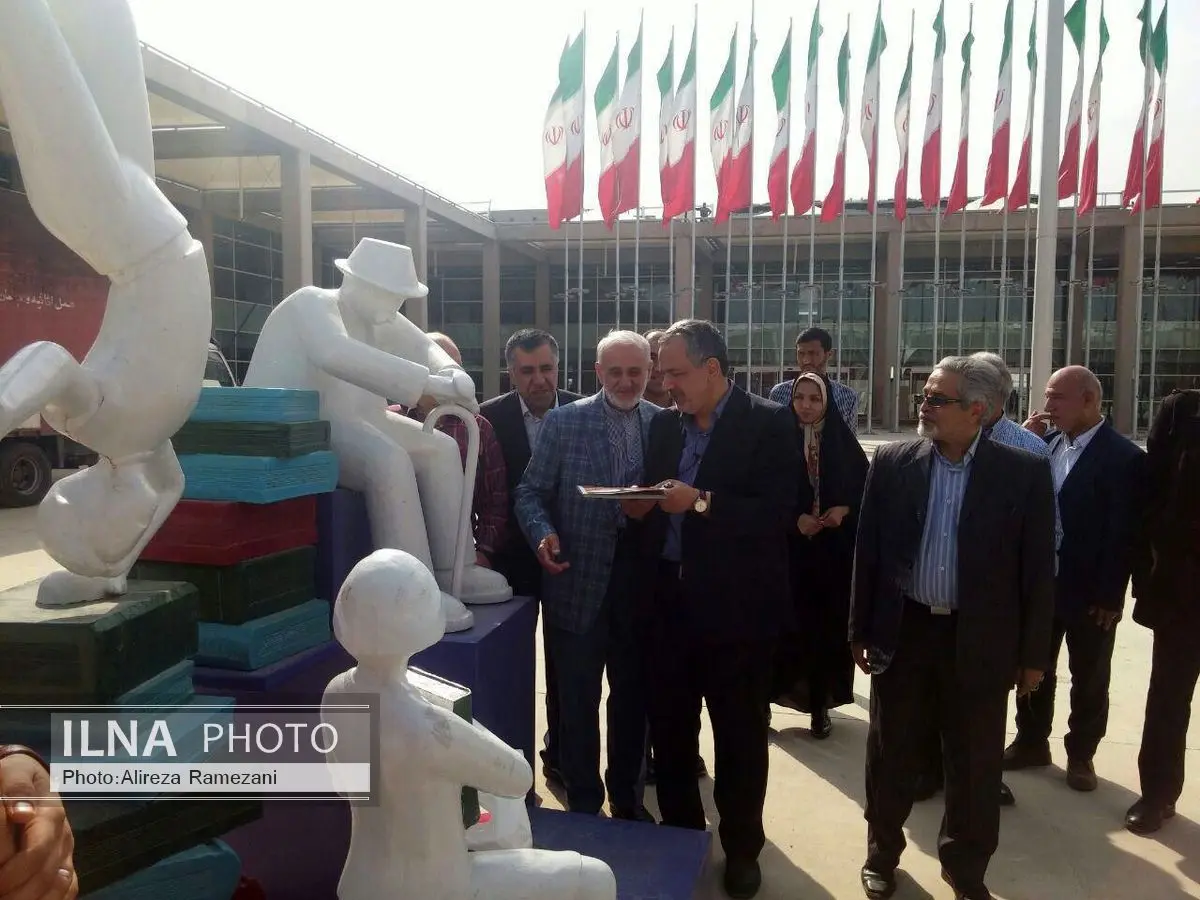 بازدید مسجدجامعی از آمادهسازی نمایشگاه کتاب