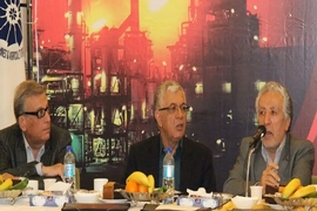 چاووشی: پخش فرآورده ها سوخت توزیع می کند! پالایشگاه اصفهان نقشی برای توزیع ندارد