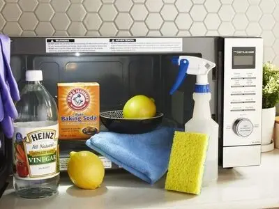 ۲ راه آسان برای تمیز کردن مایکروویو بدون مواد شیمیایی