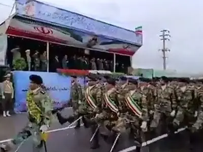 رژۀ اقتدار ارتش در روز بارانی مشهد + فیلم