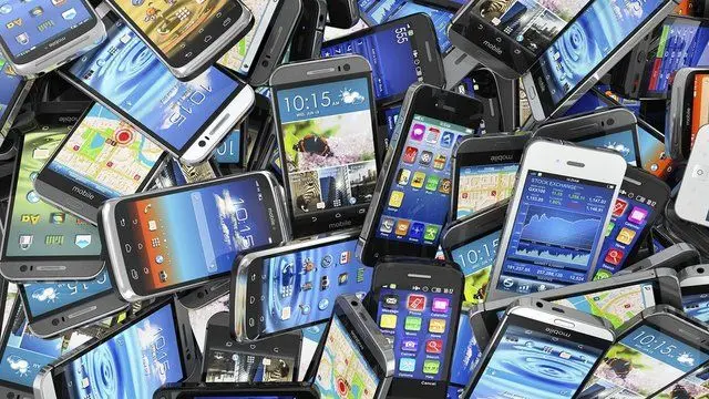  واردات ۲ میلیارد دلار گوشی تلفن همراه از طریق گمرکات کشور