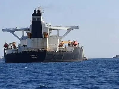 Oil tankers turn away from Venezuela as more sanctions loom