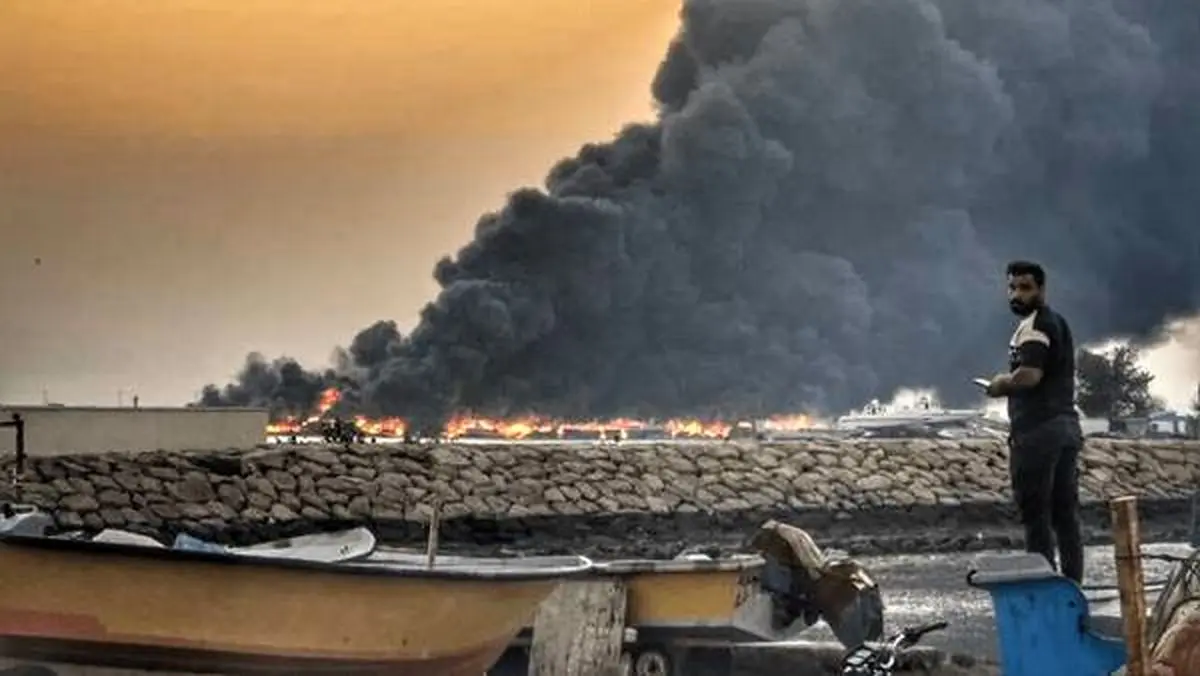 آمریکا ۱۰۰ لنج صیادی مردم را در جاسک به آتش کشید