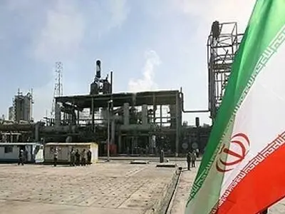 شرکة بتروکیماویة ایرانیة تبرم عقدا هندسیا مع "شل" وشرکتین ایطالیتین