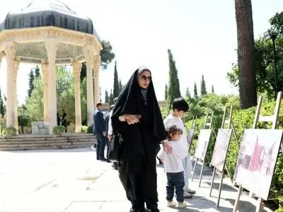 افتتاح نمایشگاه عکس‌ایستاده در غبار در مجموعه حافظیه 
