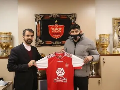 مهدی ترابی وارث پیراهن مهرداد میناوند در پرسپولیس؟ ترابی پیراهن ۹ را بر تن نخواهد کرد (عکس)