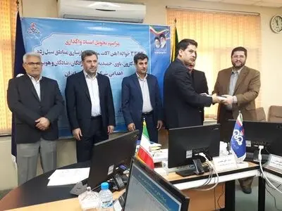 تحویل اسناد واگذاری ۳۳۳۳ حواله آهن آلات مورد نیاز بازسازی مناطق سیل زده در خوزستان