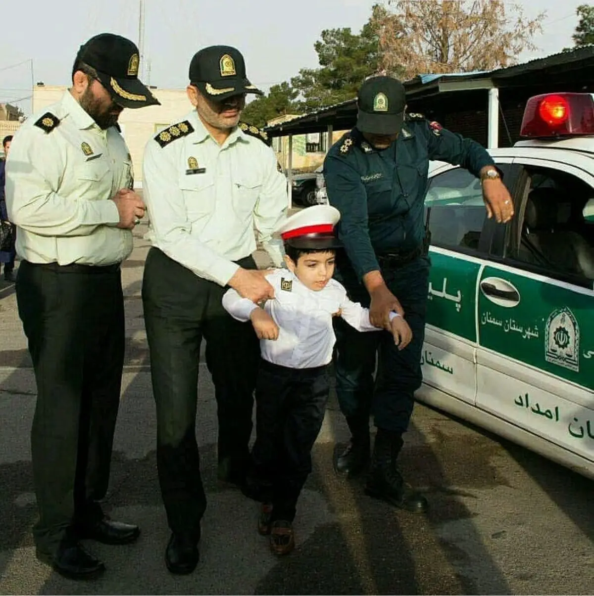 پلیس، آرزوی کودک سرطانی را برآورده کرد