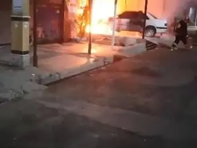 مهار آتش‌سوزی یک باب مغازه تجاری و خودروی سواری در شوش
