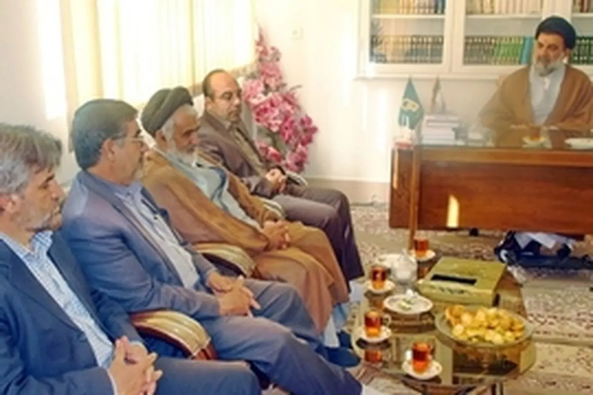 نماینده ولی فقیه خواستار نظارت بیش‌تر فرمانداری خرم‌آباد بر ادارات شهرستان شد