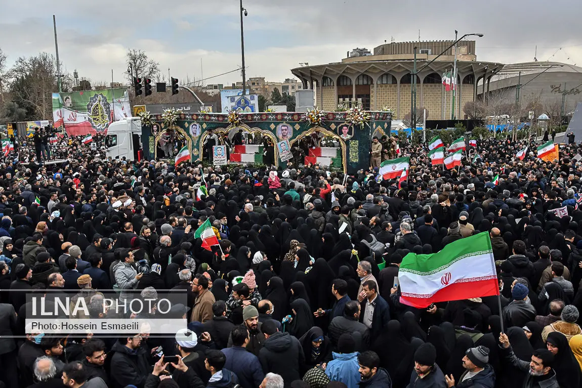 تشییع پیکر ۱۰۰ شهید مردمی و مدافع امنیت در تهران
