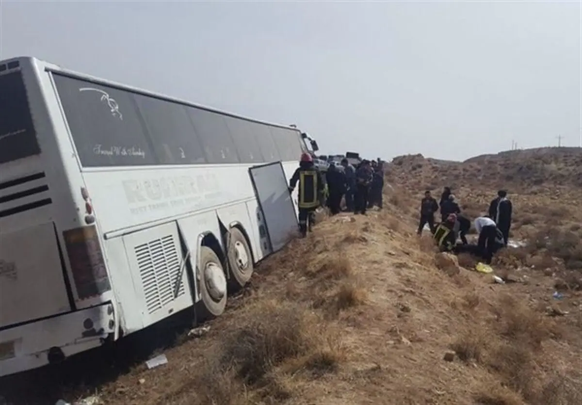 مصدومیت 9 نفر براثر واژگونی اتوبوس