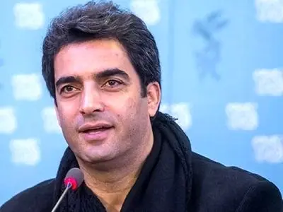 دورهمی خانوادگی منوچهر هادی کنار سفره‌ + عکس