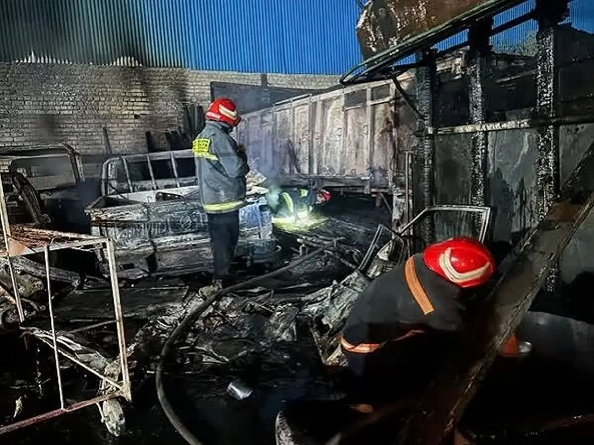 مصدومیت یک کارگر در آتش‌سوزی مقواسازی خمینی شهر