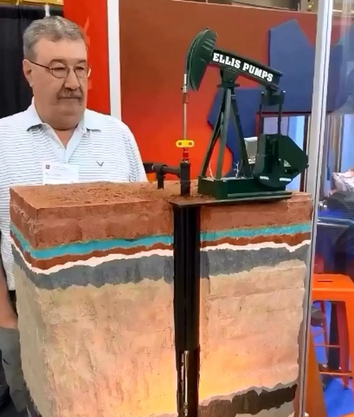 فرایند دیدنی بیرون کشیدن نفت از اعماق زمین + فیلم