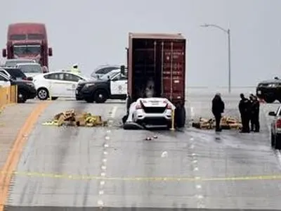 عاقبت توقف وسط بزرگراه پس از تصادف + فیلم