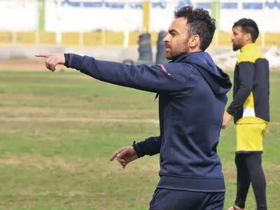 برای خودشیرینی خود از شکست پرسپولیس دنبال فالوور هستند/ دوست دارم رقبای تیمم کسانی مثل نویدکیا، طالب‌لو و قربانی باشند/ افتخار می‌کنم اسطوره ما علی کریمی و کریم باقری هستند