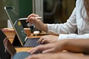 اجاره لپ تاپ به دانشجویان ساعتی چند؟