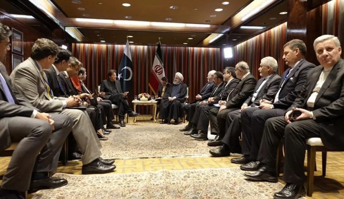 خلال لقائه بالرئیس الایرانی... عمران خان یعرب عن تقدیره لمواقف قائد الثورة فی الدفاع عن کشمیر