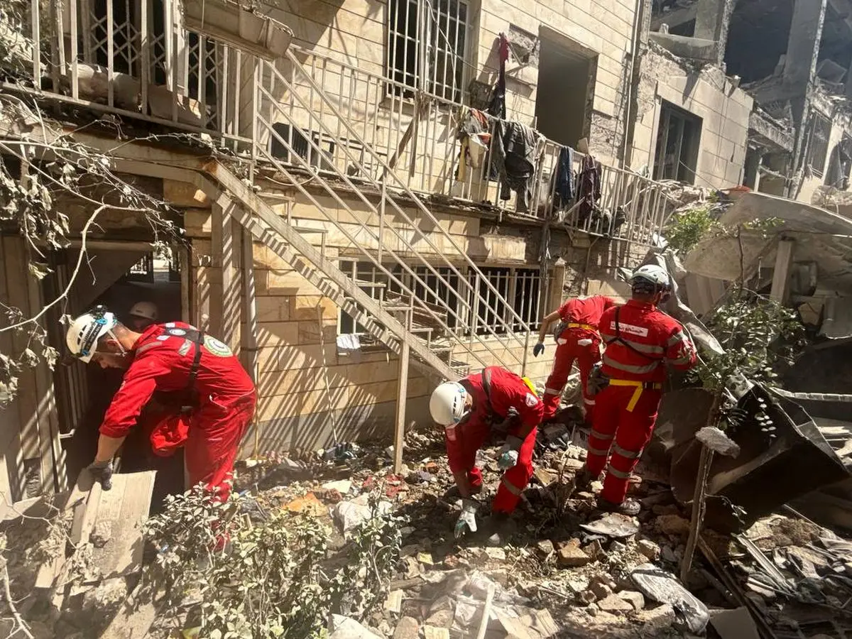 امدادرسانی ۴۲۸ تیم تخصصی جستوجو و نجات در ۱۹ استان متاثر از حملات رژیم صهیونیستی/ ۱۱۷۵ نفر اسکان اضطراری داده شدند