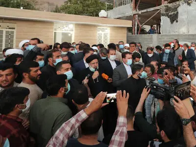 رئیسی از منطقه زلزله زده سی سخت بازدید کرد