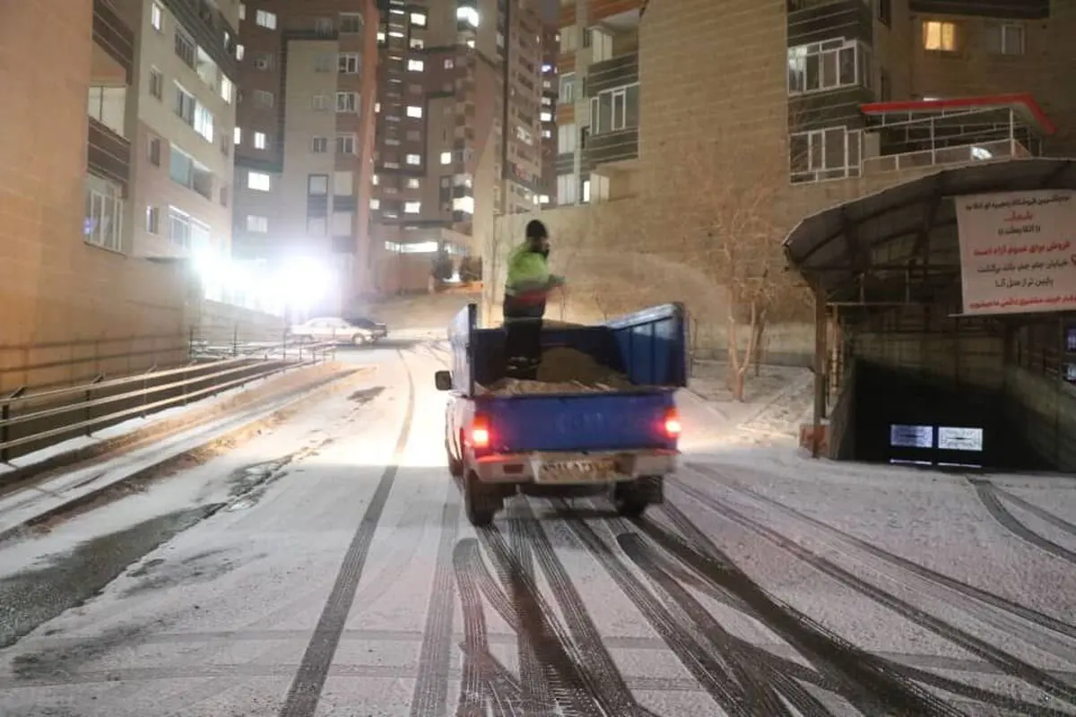 آماده باش ۸۰۰پاکبان و ۶۰ دستگاه ماشین آلات برف روبی در ارومیه