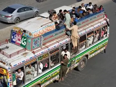 ۲۸ کشته در اثر سقوط اتوبوس به یک دره در پاکستان