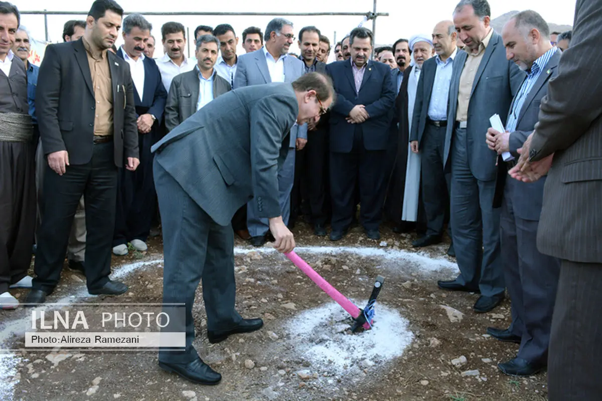 کلنگ احداث بیمارستان روانسر به زمین زده شد