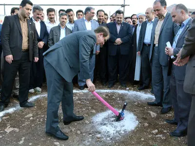کلنگ احداث بیمارستان روانسر به زمین زده شد