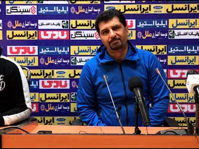 حسینی: مربیانی که تیم ندارند از لیگ انتقاد می‌کنند (ویدیو)