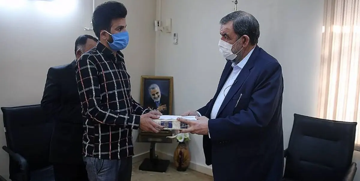 رضایی از جوان فداکار حادثه کلینیک سینا تجلیل کرد