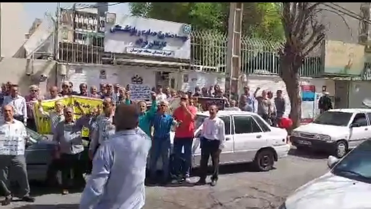 تجمع مجدد بازنشستگان فولاد در گرمای شدید اهواز