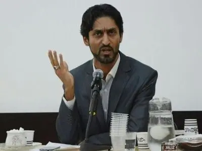 برخی می‌خواهند مسیر سیاست و فرهنگ در کشور یک طرفه شود
