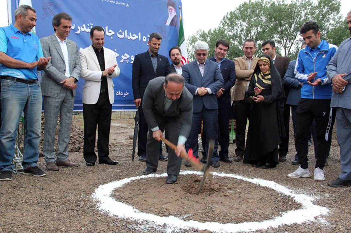 آغاز احداث جاده تندرستی  نزدیک  قطعه اول تالاب عینک در رشت 