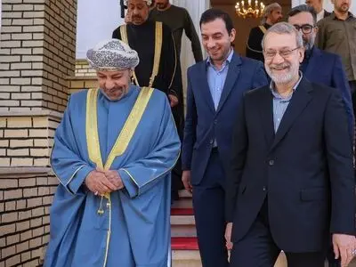 دعوة عُمانية رسمية إلى لاريجاني لزيارة مسقط... تأكيد متبادل على توسيع التعاون الاقتصادي والأمني